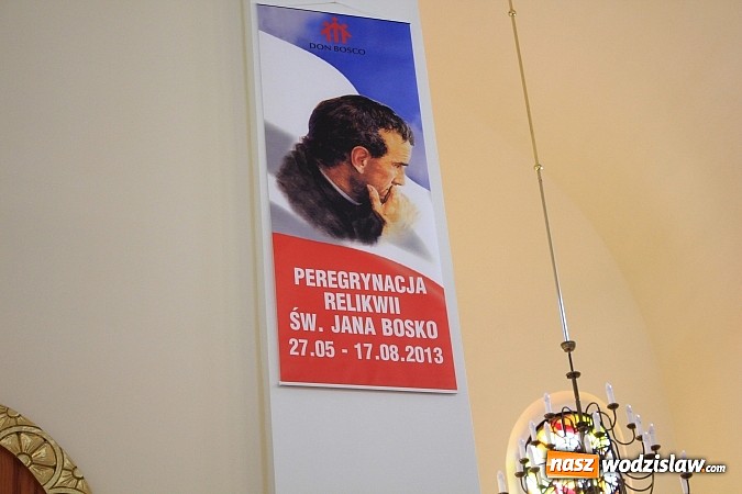 Zdjęcie w galerii na portalu naszwodzislaw.com: Modlą się przy relikwiach św. Jana Bosko wiadomości z regionu