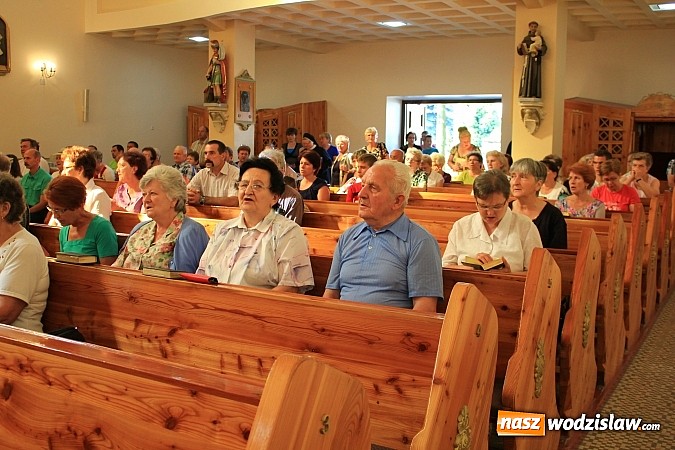 Zdjęcie w galerii na portalu naszwodzislaw.com: Modlą się przy relikwiach św. Jana Bosko wiadomości z regionu