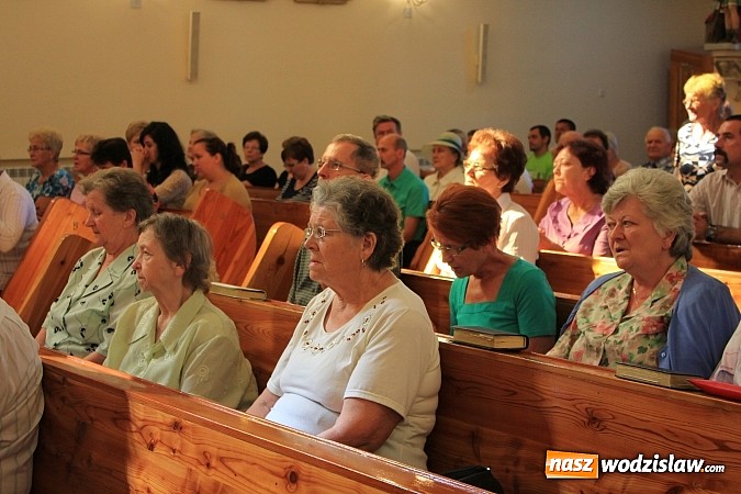 Zdjęcie w galerii na portalu naszwodzislaw.com: Modlą się przy relikwiach św. Jana Bosko wiadomości z regionu