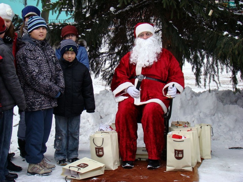 Zdjęcie w galerii na portalu naszwodzislaw.com: Święty Mikołaj: wolę wóz strażacki wiadomości z regionu