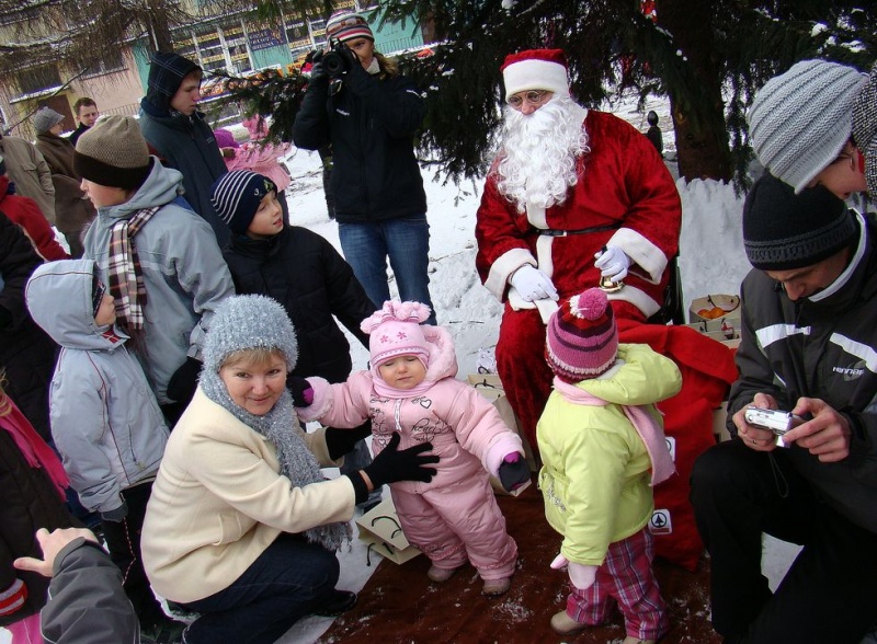 Zdjęcie w galerii na portalu naszwodzislaw.com: Święty Mikołaj: wolę wóz strażacki wiadomości z regionu