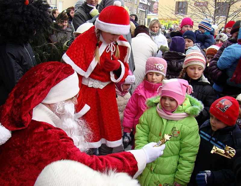 Zdjęcie w galerii na portalu naszwodzislaw.com: Święty Mikołaj: wolę wóz strażacki wiadomości z regionu