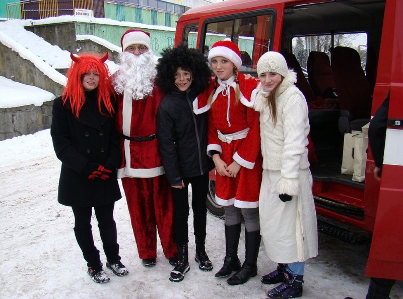 Zdjęcie w galerii na portalu naszwodzislaw.com: Święty Mikołaj: wolę wóz strażacki wiadomości z regionu