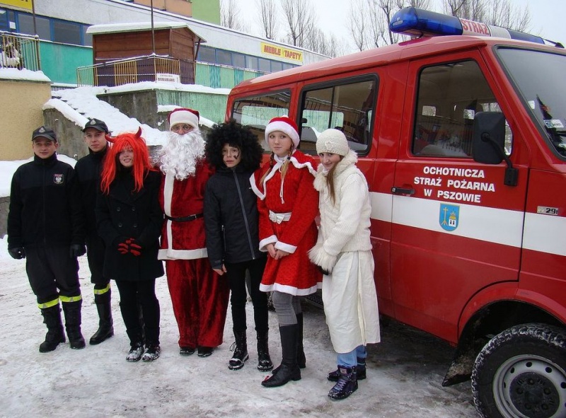 Zdjęcie w galerii na portalu naszwodzislaw.com: Święty Mikołaj: wolę wóz strażacki wiadomości z regionu