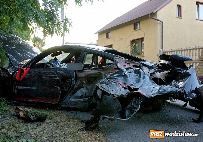 Zdjęcie w galerii na portalu naszwodzislaw.com: Porsche 911 w strzępach. Finał podróży pirata wiadomości z regionu