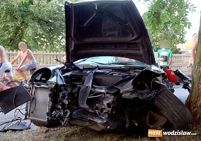 Zdjęcie w galerii na portalu naszwodzislaw.com: Porsche 911 w strzępach. Finał podróży pirata wiadomości z regionu