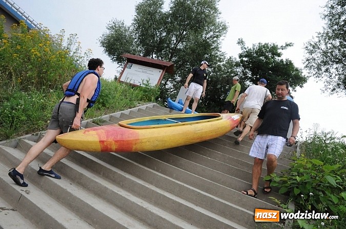 Zdjęcie w galerii na portalu naszwodzislaw.com: Zabrakło miejsc w kajakach i pontonach. Miting wodniacki Morawskich Wrót wiadomości z regionu