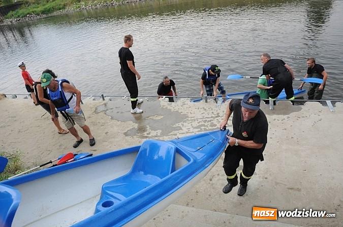 Zdjęcie w galerii na portalu naszwodzislaw.com: Zabrakło miejsc w kajakach i pontonach. Miting wodniacki Morawskich Wrót wiadomości z regionu