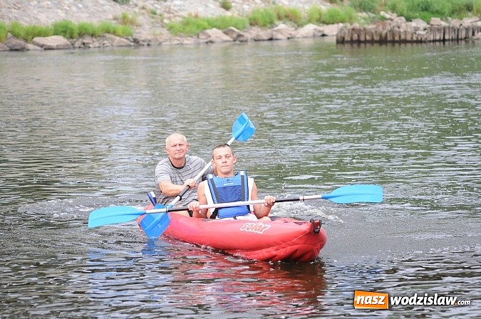 Zdjęcie w galerii na portalu naszwodzislaw.com: Zabrakło miejsc w kajakach i pontonach. Miting wodniacki Morawskich Wrót wiadomości z regionu