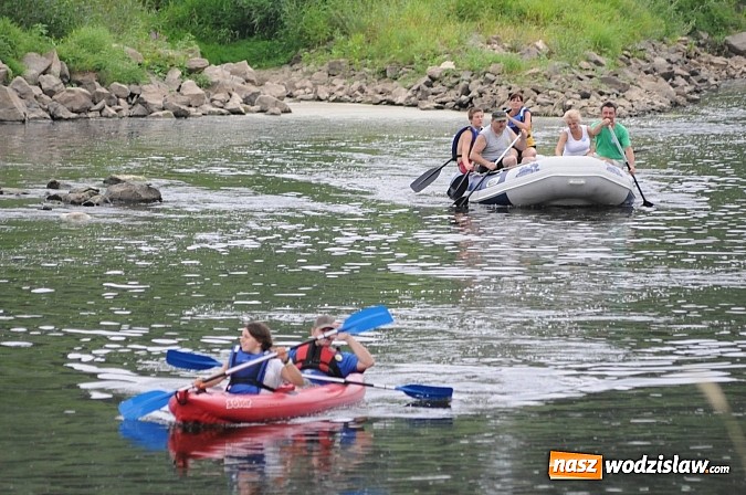 Zdjęcie w galerii na portalu naszwodzislaw.com: Zabrakło miejsc w kajakach i pontonach. Miting wodniacki Morawskich Wrót wiadomości z regionu