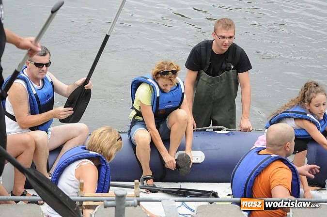 Zdjęcie w galerii na portalu naszwodzislaw.com: Zabrakło miejsc w kajakach i pontonach. Miting wodniacki Morawskich Wrót wiadomości z regionu