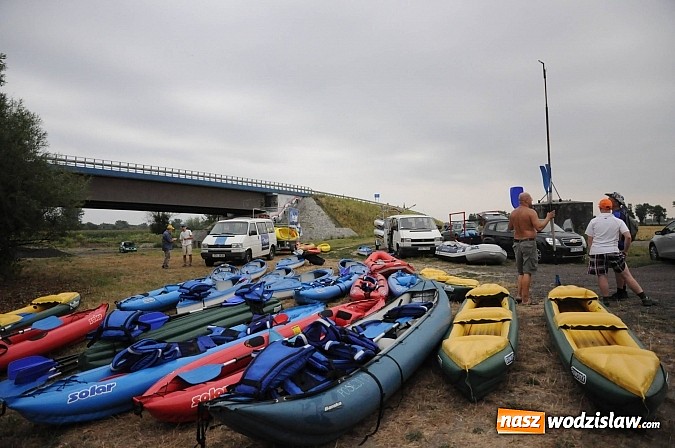 Zdjęcie w galerii na portalu naszwodzislaw.com: Zabrakło miejsc w kajakach i pontonach. Miting wodniacki Morawskich Wrót wiadomości z regionu