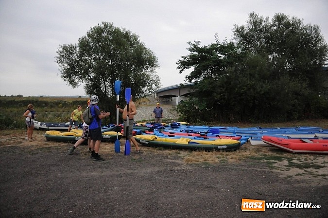 Zdjęcie w galerii na portalu naszwodzislaw.com: Zabrakło miejsc w kajakach i pontonach. Miting wodniacki Morawskich Wrót wiadomości z regionu