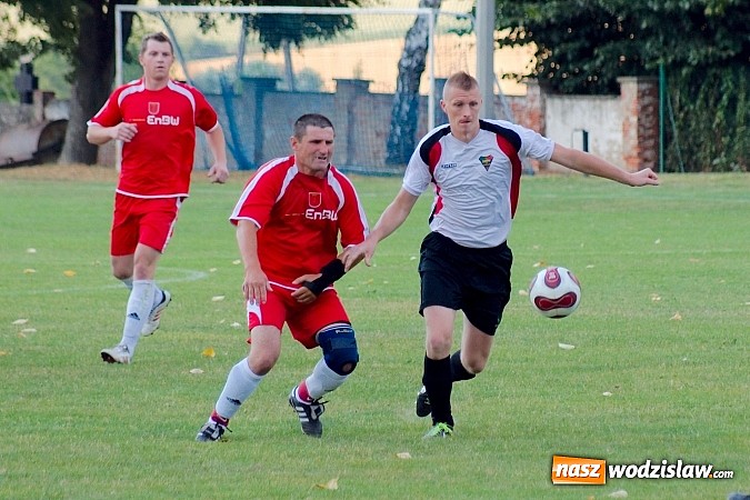 Zdjęcie w galerii na portalu naszwodzislaw.com: Mecz na szczycie dla Czarnych Gorzyce wiadomości z regionu