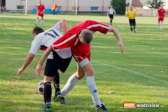 Zdjęcie w galerii na portalu naszwodzislaw.com: Mecz na szczycie dla Czarnych Gorzyce wiadomości z regionu