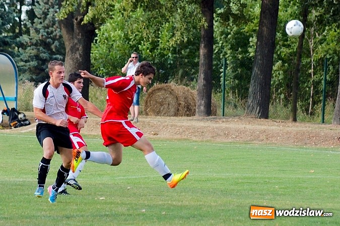 Zdjęcie w galerii na portalu naszwodzislaw.com: Mecz na szczycie dla Czarnych Gorzyce wiadomości z regionu