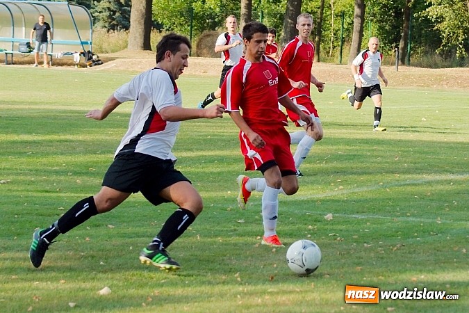 Zdjęcie w galerii na portalu naszwodzislaw.com: Mecz na szczycie dla Czarnych Gorzyce wiadomości z regionu