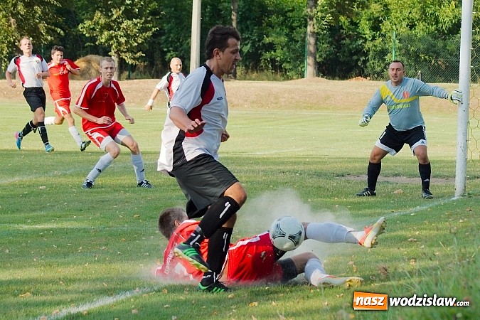 Zdjęcie w galerii na portalu naszwodzislaw.com: Mecz na szczycie dla Czarnych Gorzyce wiadomości z regionu