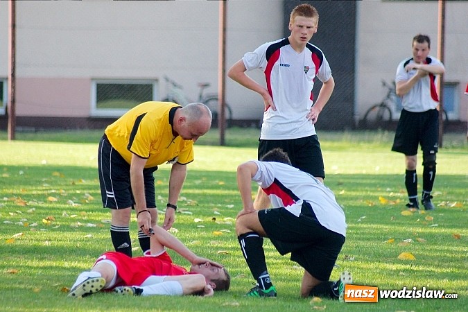 Zdjęcie w galerii na portalu naszwodzislaw.com: Mecz na szczycie dla Czarnych Gorzyce wiadomości z regionu