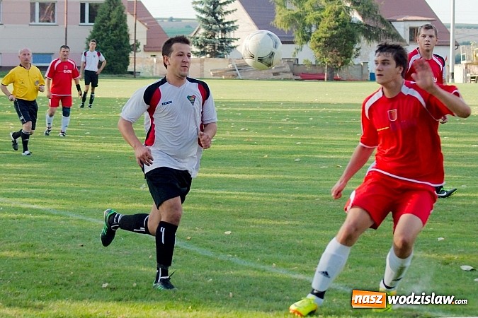 Zdjęcie w galerii na portalu naszwodzislaw.com: Mecz na szczycie dla Czarnych Gorzyce wiadomości z regionu