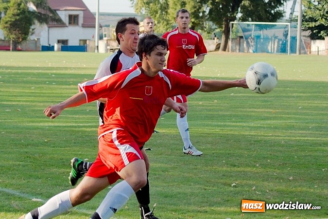 Zdjęcie w galerii na portalu naszwodzislaw.com: Mecz na szczycie dla Czarnych Gorzyce wiadomości z regionu