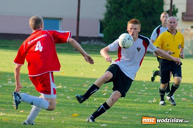 Zdjęcie w galerii na portalu naszwodzislaw.com: Mecz na szczycie dla Czarnych Gorzyce wiadomości z regionu