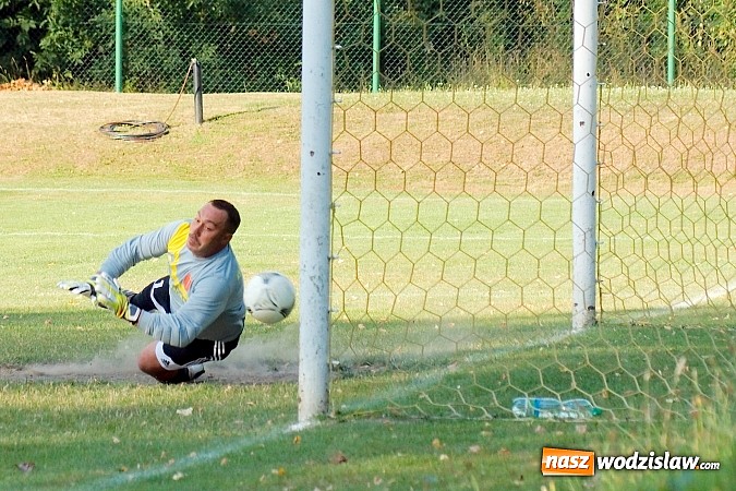 Zdjęcie w galerii na portalu naszwodzislaw.com: Mecz na szczycie dla Czarnych Gorzyce wiadomości z regionu