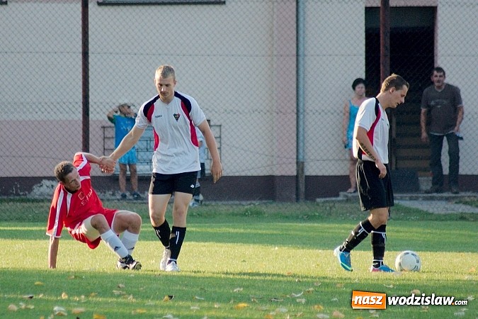 Zdjęcie w galerii na portalu naszwodzislaw.com: Mecz na szczycie dla Czarnych Gorzyce wiadomości z regionu