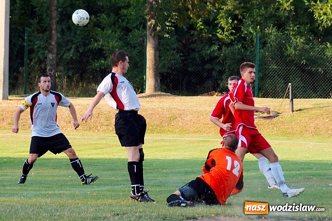 Zdjęcie w galerii na portalu naszwodzislaw.com: Mecz na szczycie dla Czarnych Gorzyce wiadomości z regionu