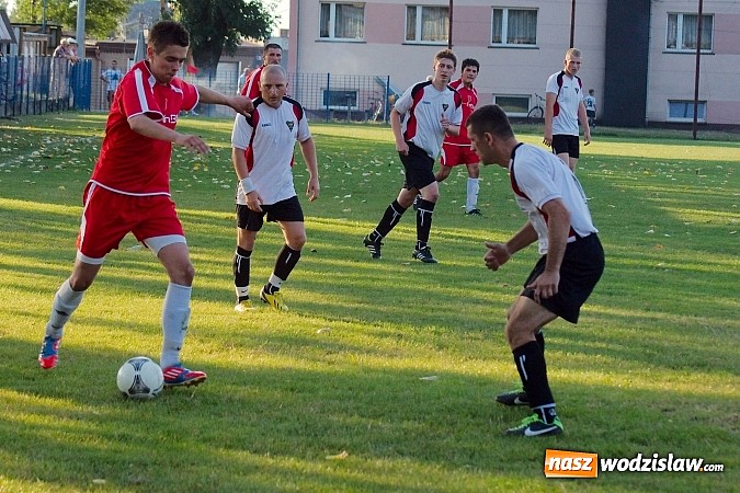 Zdjęcie w galerii na portalu naszwodzislaw.com: Mecz na szczycie dla Czarnych Gorzyce wiadomości z regionu
