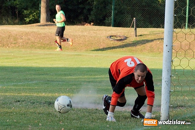 Zdjęcie w galerii na portalu naszwodzislaw.com: Mecz na szczycie dla Czarnych Gorzyce wiadomości z regionu