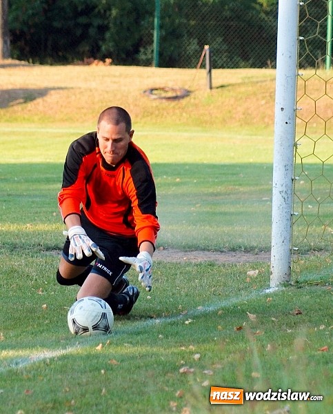 Zdjęcie w galerii na portalu naszwodzislaw.com: Mecz na szczycie dla Czarnych Gorzyce wiadomości z regionu