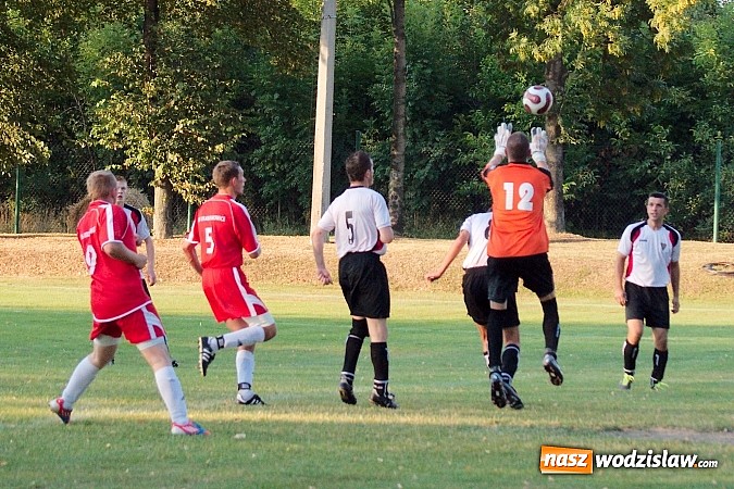 Zdjęcie w galerii na portalu naszwodzislaw.com: Mecz na szczycie dla Czarnych Gorzyce wiadomości z regionu