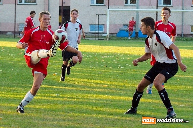 Zdjęcie w galerii na portalu naszwodzislaw.com: Mecz na szczycie dla Czarnych Gorzyce wiadomości z regionu