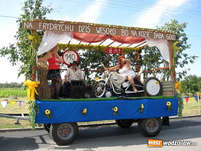 Zdjęcie w galerii na portalu naszwodzislaw.com: Jak maszyny w polu zawiodą, to gospodynie chętnie pomogą! wiadomości z regionu