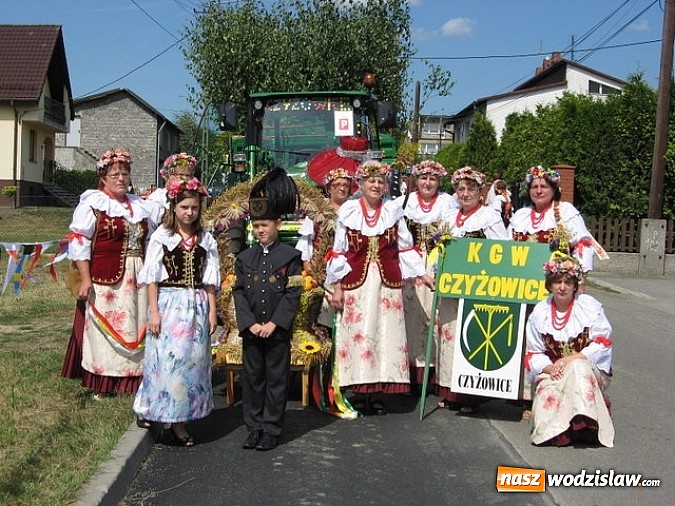 Zdjęcie w galerii na portalu naszwodzislaw.com: Jak maszyny w polu zawiodą, to gospodynie chętnie pomogą! wiadomości z regionu