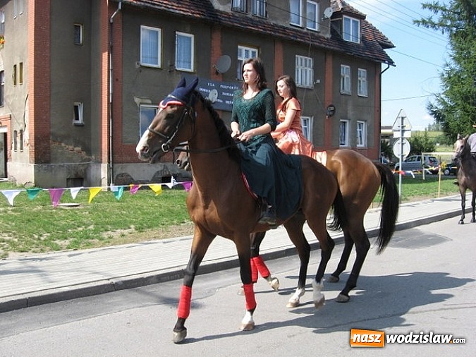Zdjęcie w galerii na portalu naszwodzislaw.com: Jak maszyny w polu zawiodą, to gospodynie chętnie pomogą! wiadomości z regionu