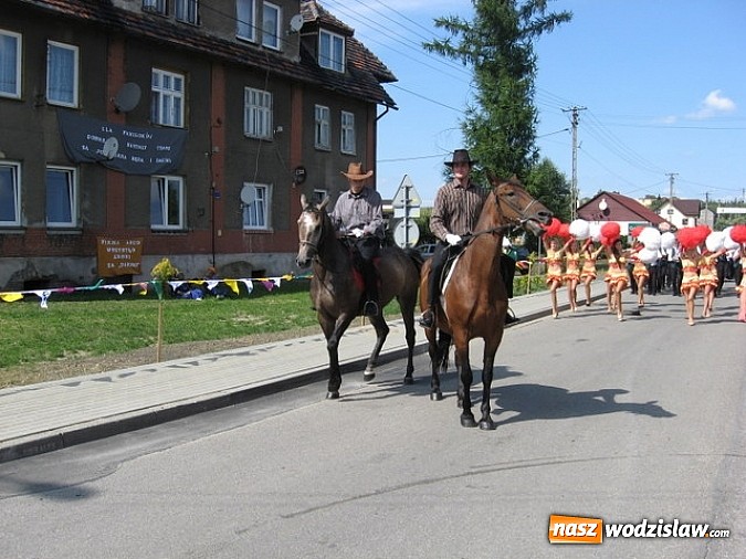 Zdjęcie w galerii na portalu naszwodzislaw.com: Jak maszyny w polu zawiodą, to gospodynie chętnie pomogą! wiadomości z regionu