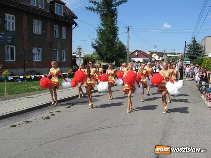 Zdjęcie w galerii na portalu naszwodzislaw.com: Jak maszyny w polu zawiodą, to gospodynie chętnie pomogą! wiadomości z regionu