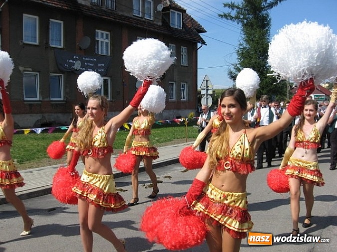 Zdjęcie w galerii na portalu naszwodzislaw.com: Jak maszyny w polu zawiodą, to gospodynie chętnie pomogą! wiadomości z regionu