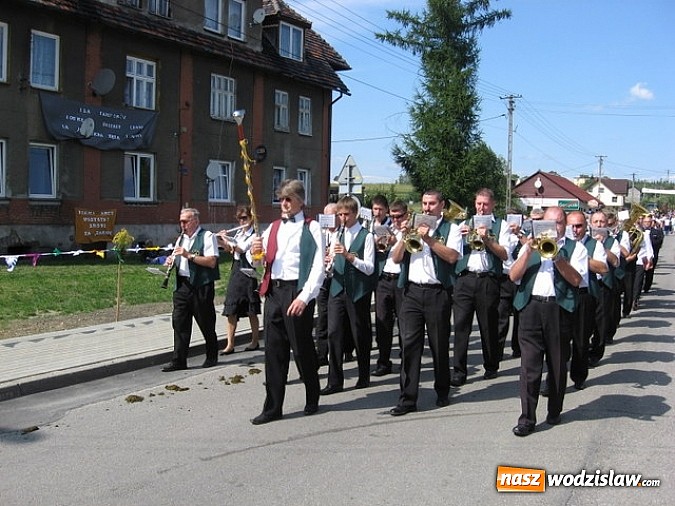 Zdjęcie w galerii na portalu naszwodzislaw.com: Jak maszyny w polu zawiodą, to gospodynie chętnie pomogą! wiadomości z regionu