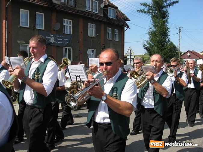 Zdjęcie w galerii na portalu naszwodzislaw.com: Jak maszyny w polu zawiodą, to gospodynie chętnie pomogą! wiadomości z regionu