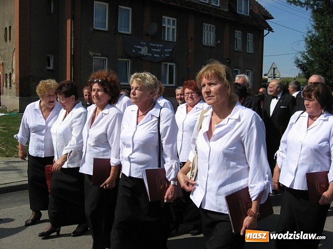 Zdjęcie w galerii na portalu naszwodzislaw.com: Jak maszyny w polu zawiodą, to gospodynie chętnie pomogą! wiadomości z regionu