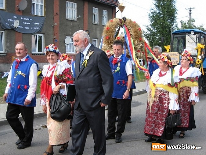 Zdjęcie w galerii na portalu naszwodzislaw.com: Jak maszyny w polu zawiodą, to gospodynie chętnie pomogą! wiadomości z regionu