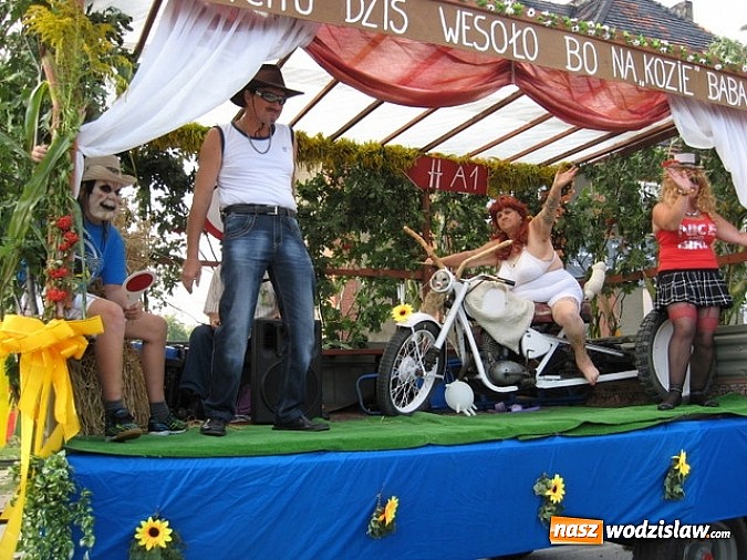 Zdjęcie w galerii na portalu naszwodzislaw.com: Jak maszyny w polu zawiodą, to gospodynie chętnie pomogą! wiadomości z regionu