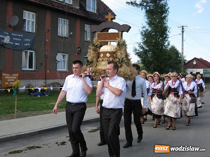 Zdjęcie w galerii na portalu naszwodzislaw.com: Jak maszyny w polu zawiodą, to gospodynie chętnie pomogą! wiadomości z regionu
