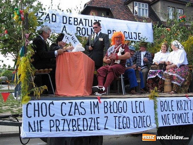 Zdjęcie w galerii na portalu naszwodzislaw.com: Jak maszyny w polu zawiodą, to gospodynie chętnie pomogą! wiadomości z regionu