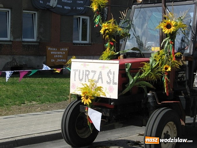 Zdjęcie w galerii na portalu naszwodzislaw.com: Jak maszyny w polu zawiodą, to gospodynie chętnie pomogą! wiadomości z regionu
