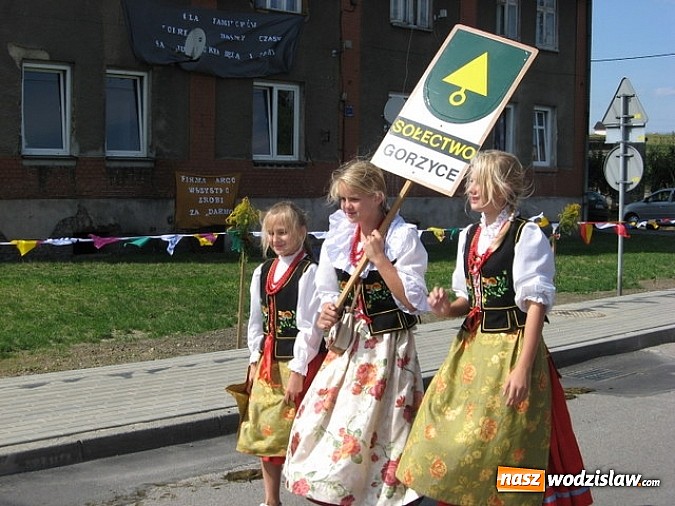 Zdjęcie w galerii na portalu naszwodzislaw.com: Jak maszyny w polu zawiodą, to gospodynie chętnie pomogą! wiadomości z regionu