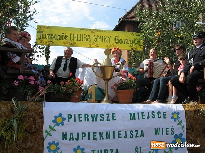 Zdjęcie w galerii na portalu naszwodzislaw.com: Jak maszyny w polu zawiodą, to gospodynie chętnie pomogą! wiadomości z regionu